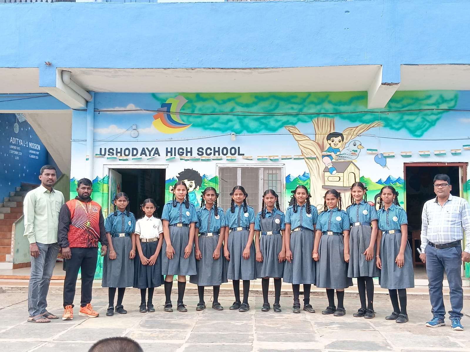 జిల్లాస్థాయి క్రీడా పోటీలకు ఎంపికైన ఉషోదయ హై స్కూల్ విద్యార్థులు" అభినందించిన  డైరెక్టర్ గిరిగాని రాహుల్ వర్మ 